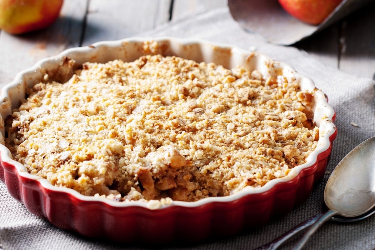 Полезные и вкусные рецепты: как приготовить яблочный крамбл 1