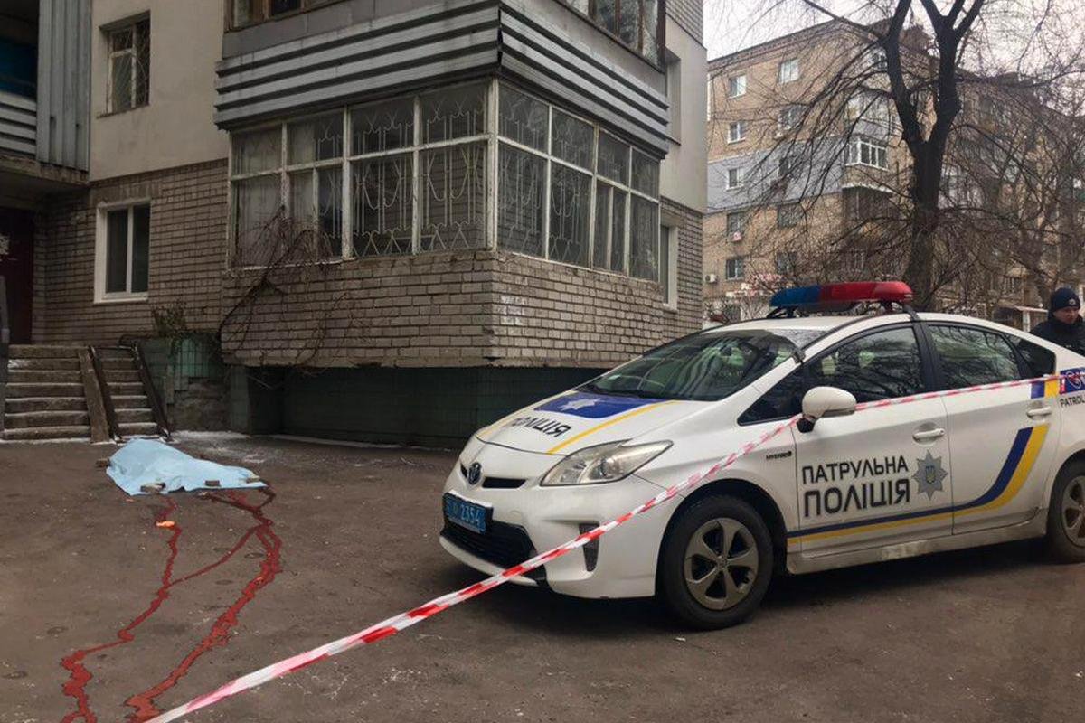В Днепре женщина выбросилась с балкона многоэтажки 1