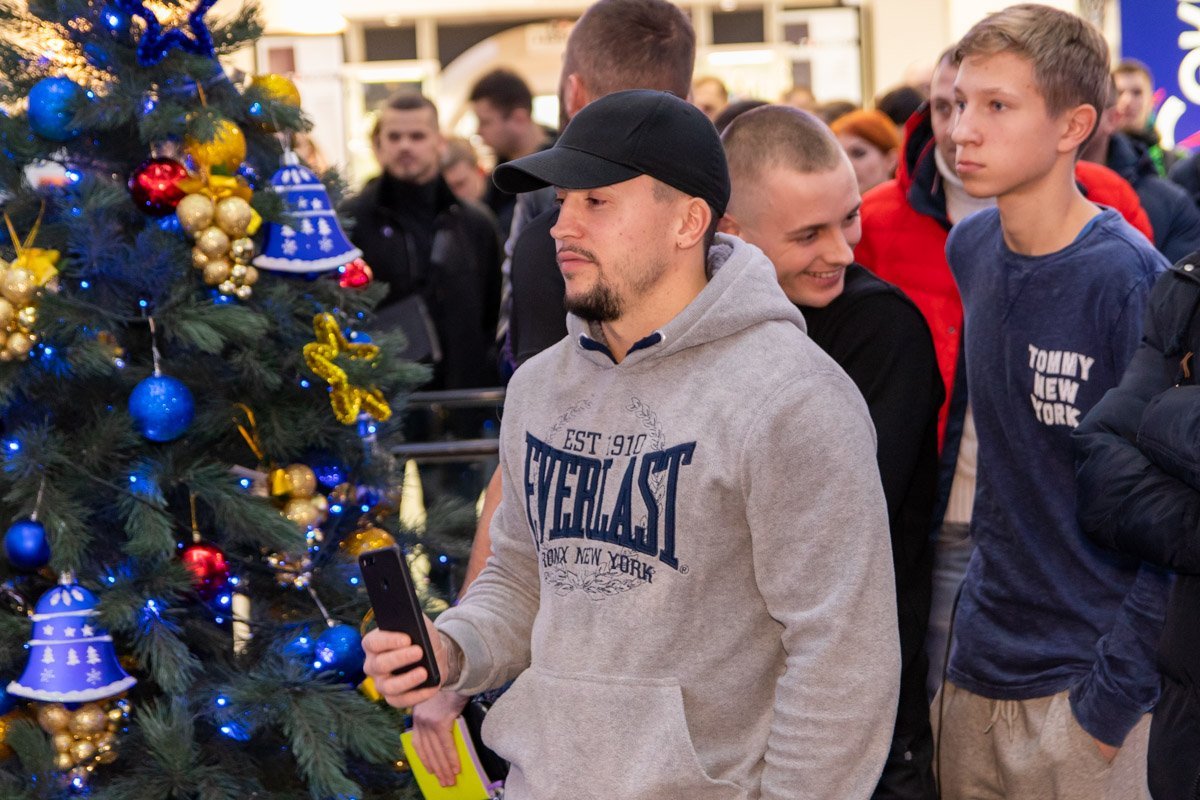 Напомним, что на скакалках прыгали не только мальчики, а и девочки :) Напомним, что на скакалках прыгали не только мальчики, а и девочки :)