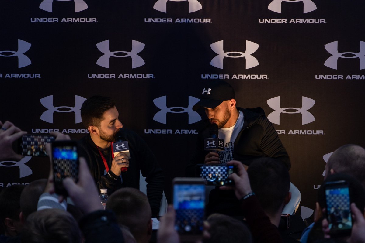 На вопросы боксер отвечать искренне и без каких-либо отговорок На вопросы боксер отвечать искренне и без каких-либо отговорок