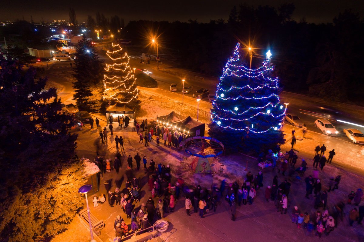 В Приднепровске открыли елку