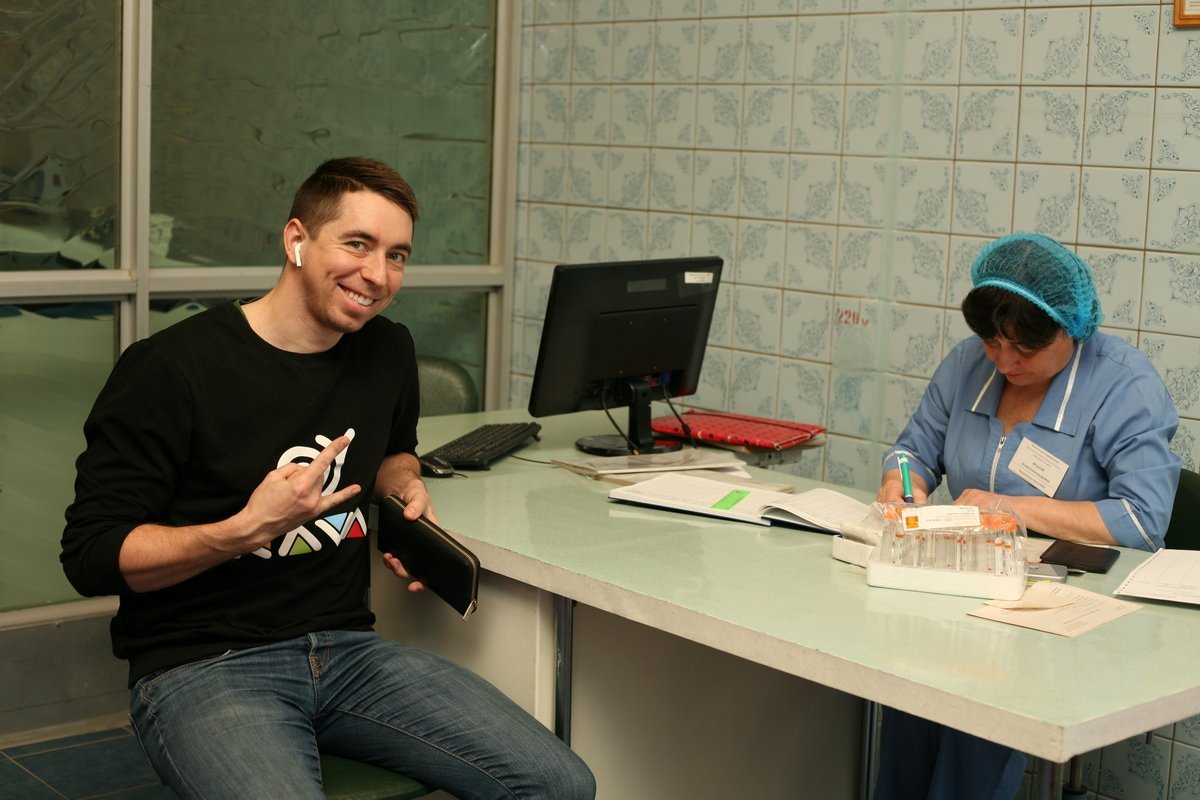 Приходить нужно с паспортом