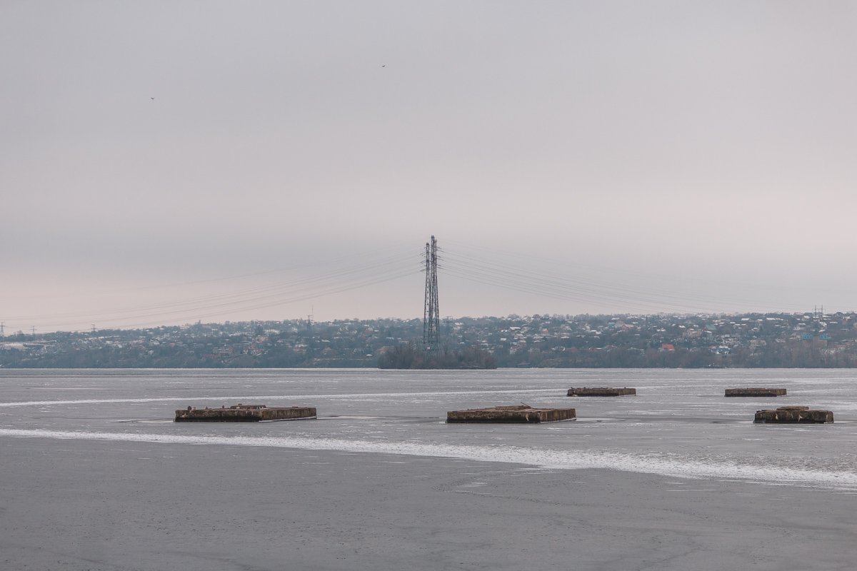 Днепр еще не до конца заледенел