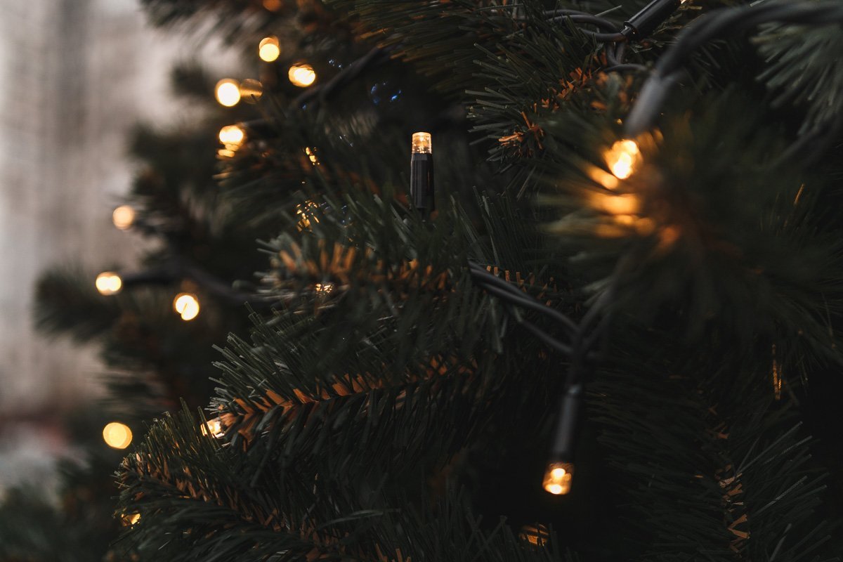 Елочку украшают Елочку украшают