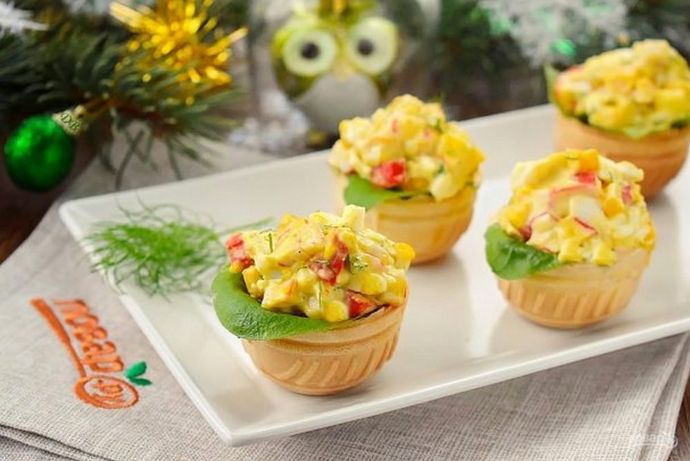 Полезные и вкусные рецепты: как приготовить новогодний крабовый салат в тарталетках
