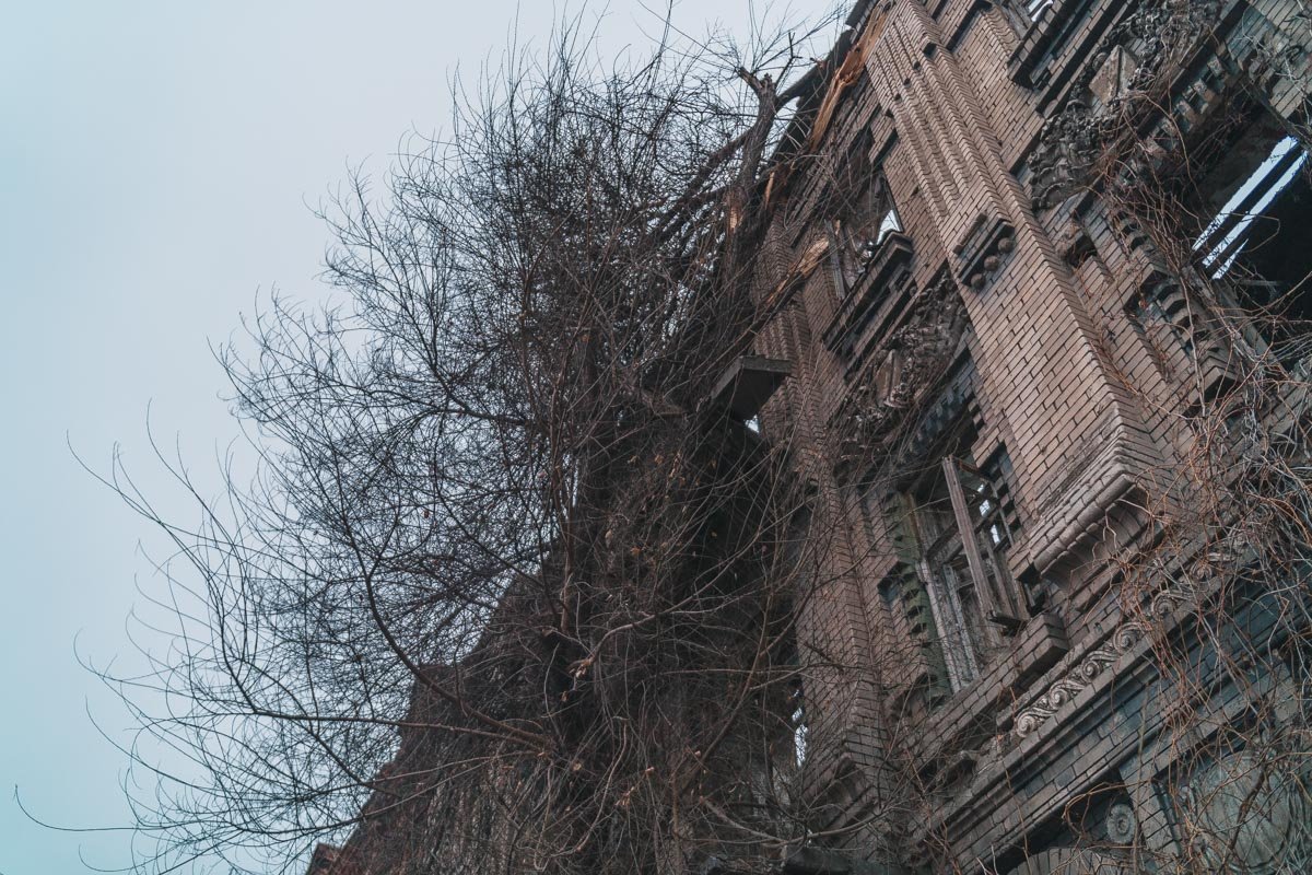 Нависшая угроза Нависшая угроза