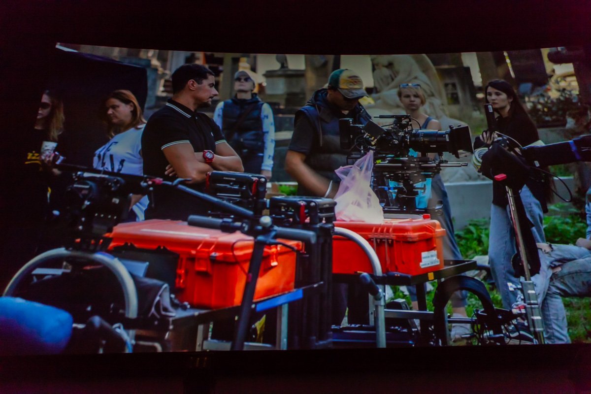 Актеры приехали в ТЦ, чтобы презентовать фильм