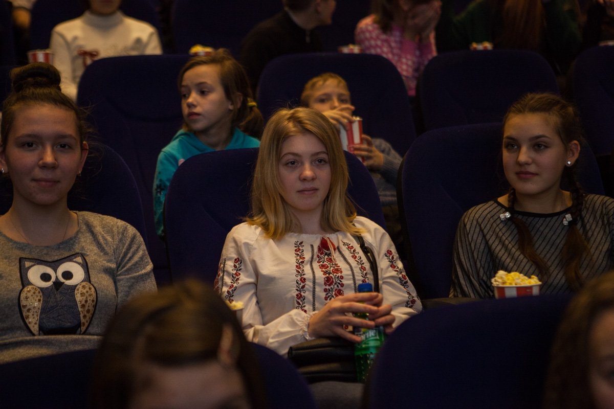 Каждому дали попкорн Каждому дали попкорн