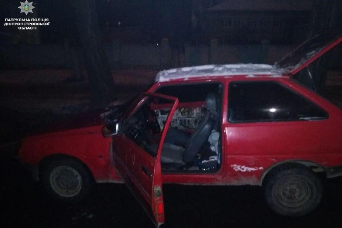 В Днепре полицейские задержали мужчин, которые украли автомобиль  В Днепре полицейские задержали мужчин, которые украли автомобиль