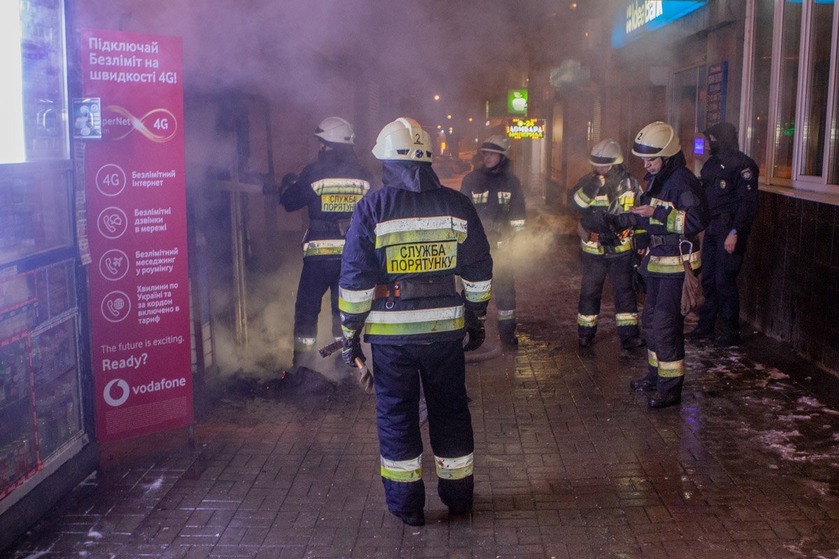 В Днепре на проспекте Пушкина горел киоск В Днепре на проспекте Пушкина горел киоск