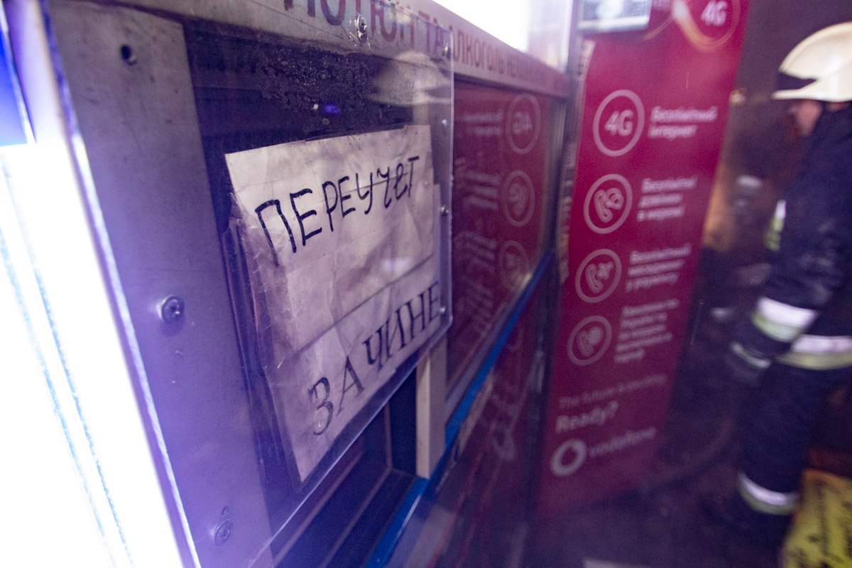 Пожар удалось полностью ликвидировать в течении 10 минут Пожар удалось полностью ликвидировать в течении 10 минут