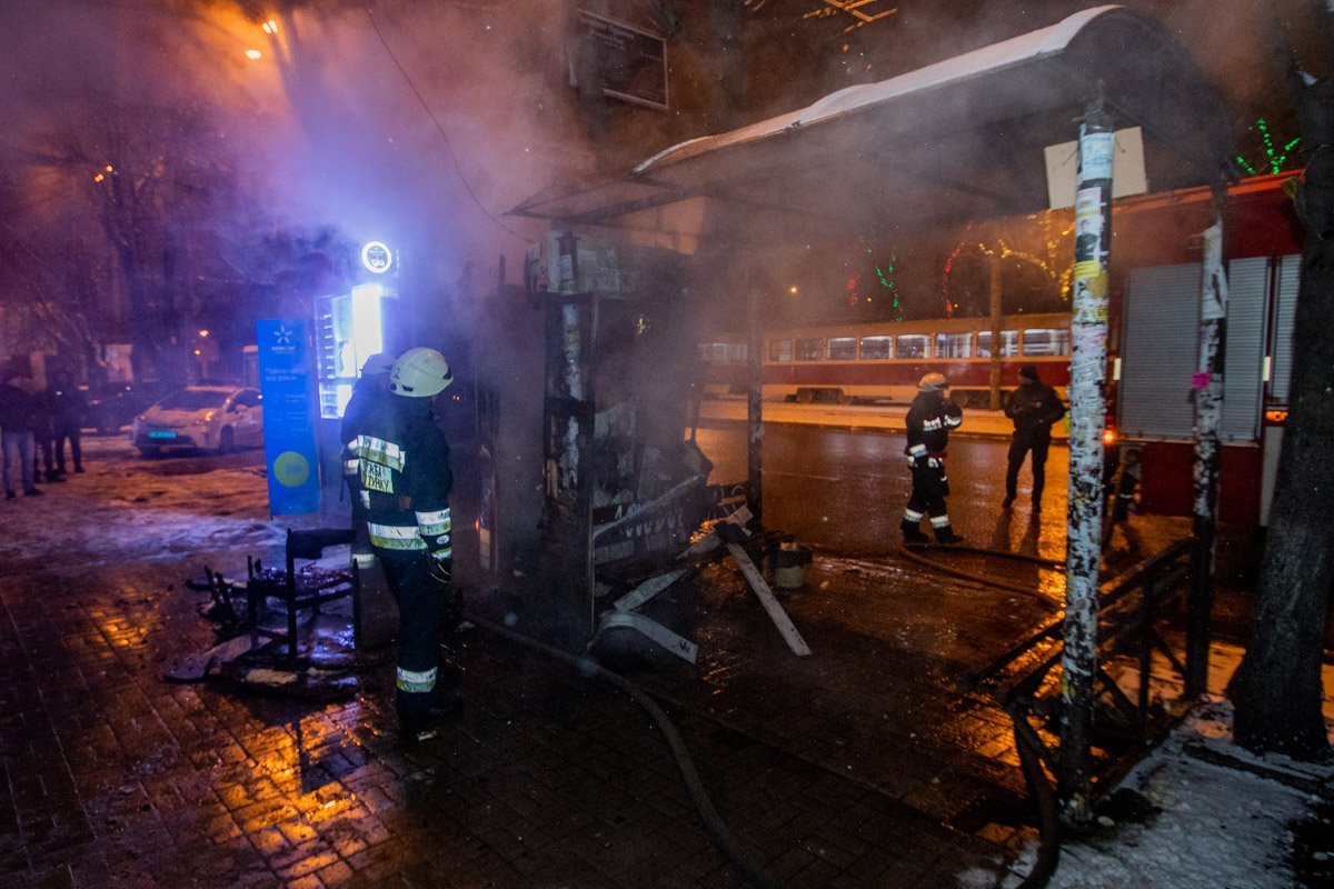 По предварительной информации, причиной возгорания стало короткое замыкание По предварительной информации, причиной возгорания стало короткое замыкание