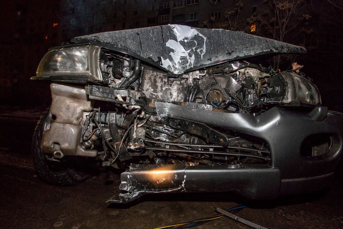 На момент аварии в машине находились двое мужчин На момент аварии в машине находились двое мужчин