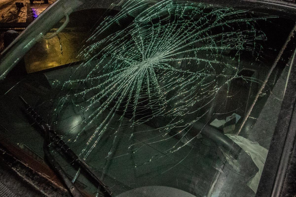 В результате столкновения пострадал владелец Mitsubishi, у него черепно-мозговая травма и ссадины В результате столкновения пострадал владелец Mitsubishi, у него черепно-мозговая травма и ссадины