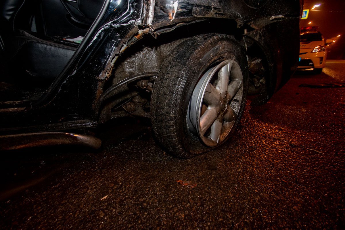 Автомобиль получил серьезные повреждения