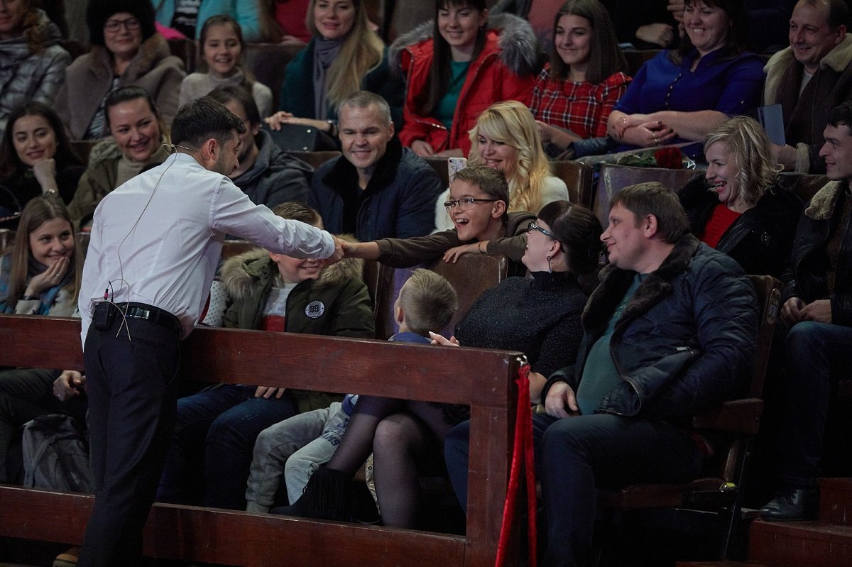 В Днепре Зеленский рассказал, когда может заявить об участии в выборах Президента Украины 5
