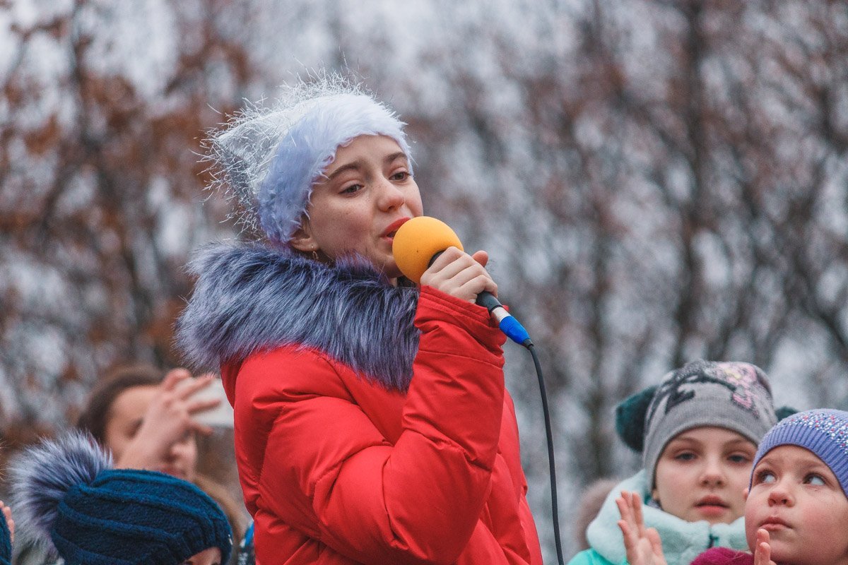 Ну и какое же мероприятие без традиционных песен