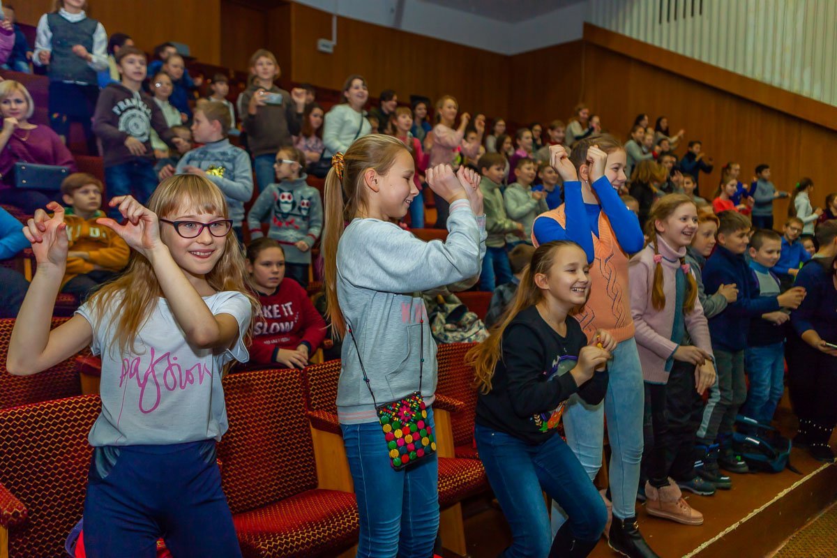 Сказочные герои заставили всех детей веселиться  Сказочные герои заставили всех детей веселиться