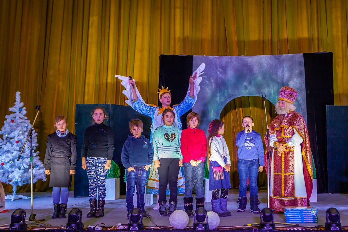 Некоторые смельчаки вышли исполнить песни и стихи Некоторые смельчаки вышли исполнить песни и стихи