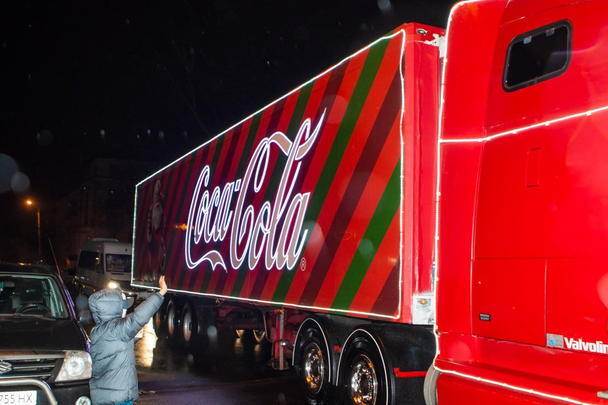 Легендарный грузовик на днях отправился в тур по всей Украине