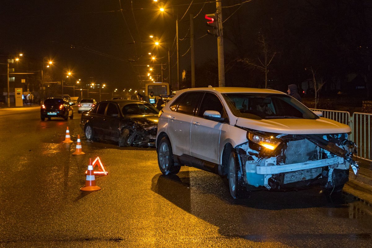 Повреждения автомобиля Ford