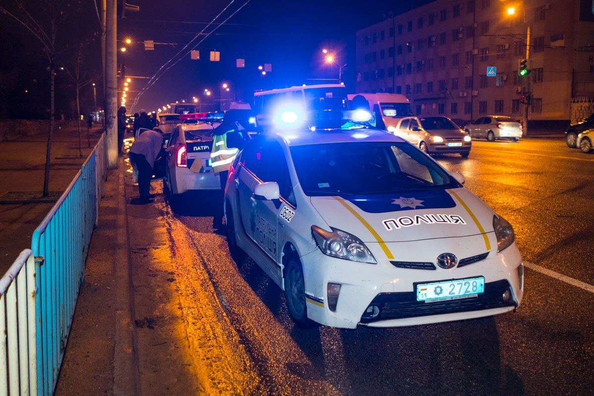 Патрульный экипаж работает на месте