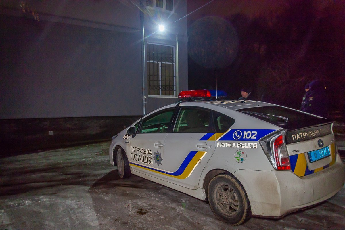 Владелец Mazda сказал, что не знает, кто и за что мог пытаться поджечь его машину Владелец Mazda сказал, что не знает, кто и за что мог пытаться поджечь его машину