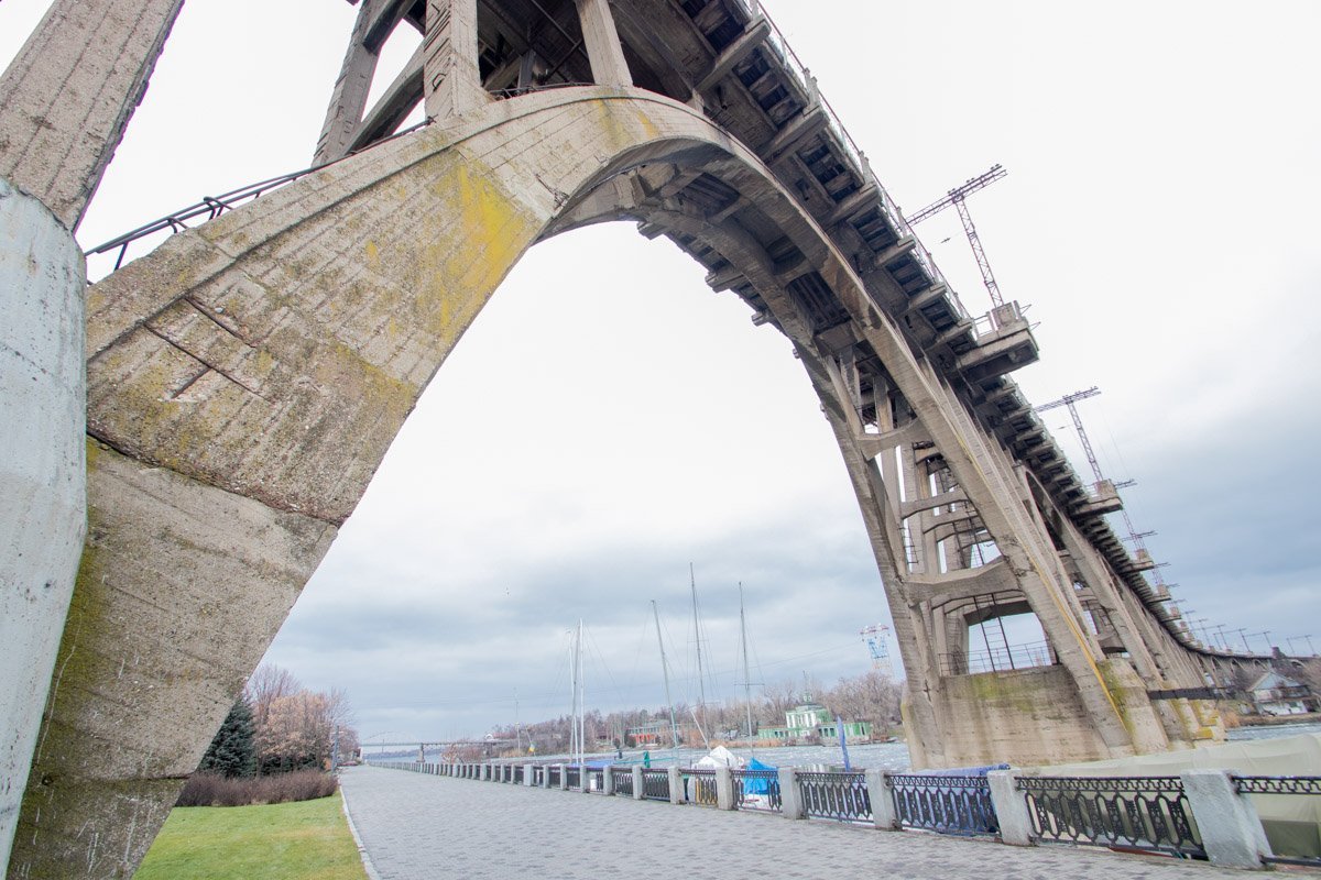 Мост уникален своей формой