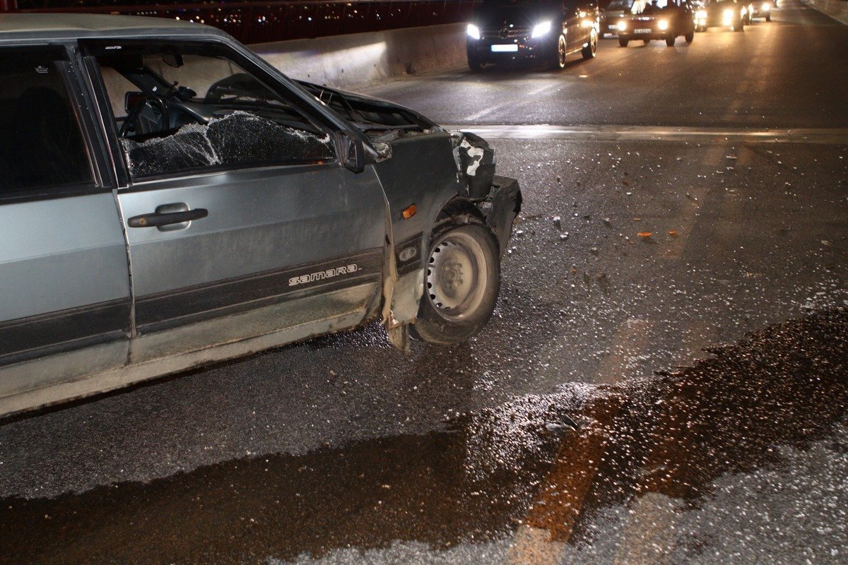 Столкнулись ВАЗ и Range Rover Столкнулись ВАЗ и Range Rover