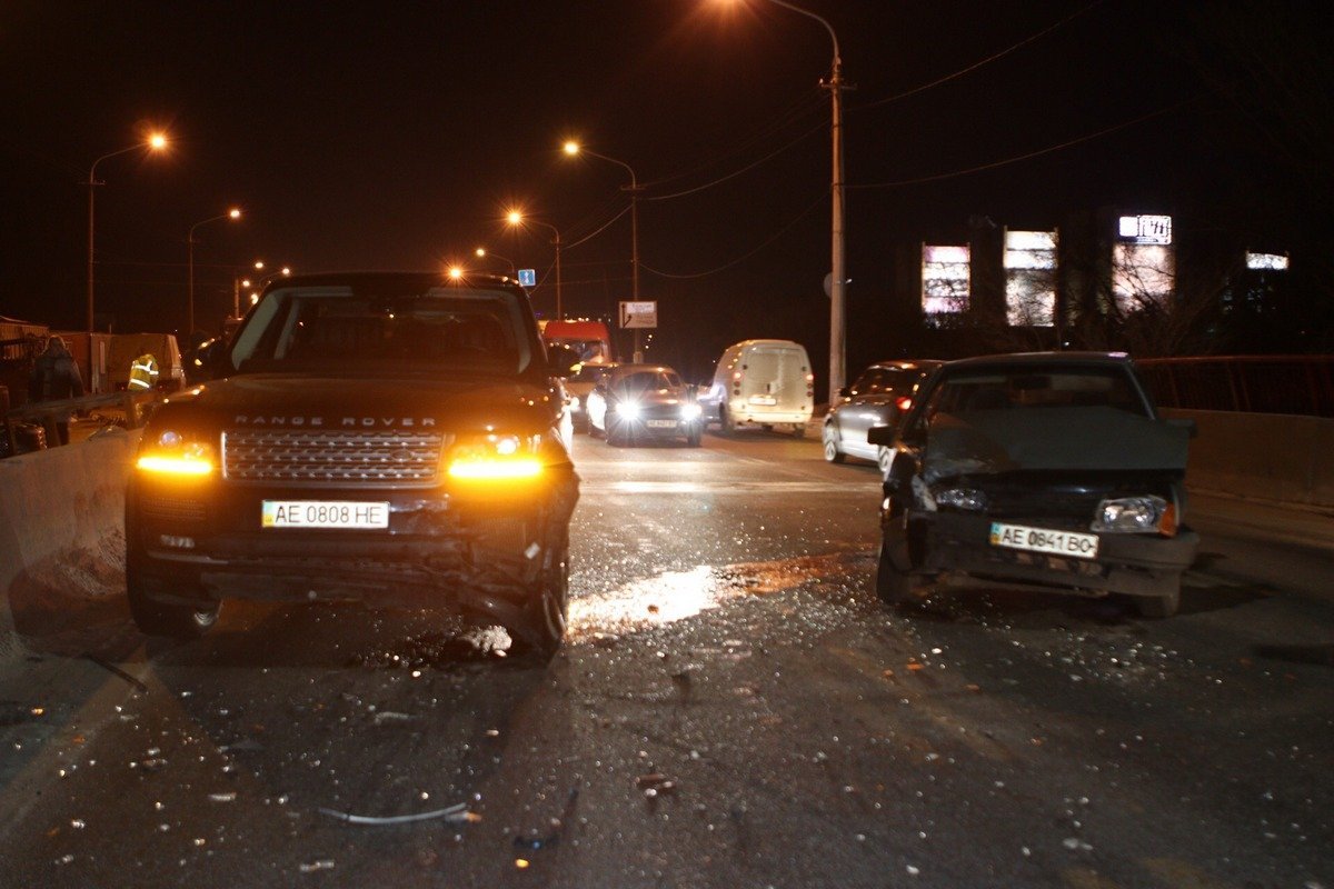 Оба автомобиля получили повреждения Оба автомобиля получили повреждения