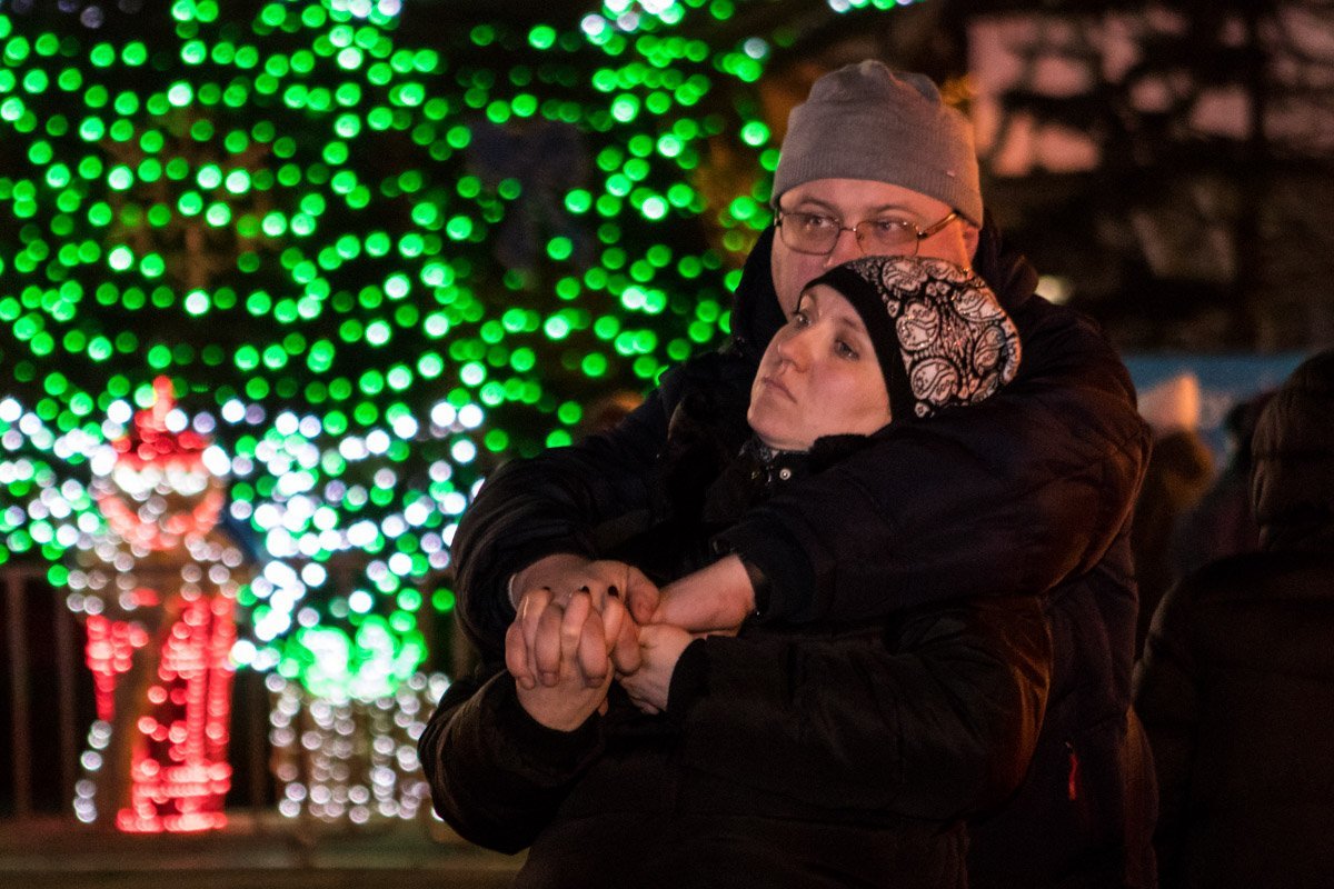 Где-то уже Иронию судьбы показывают...