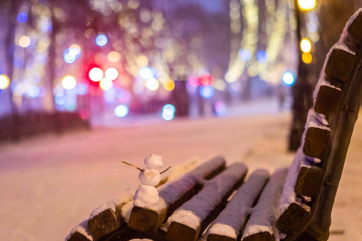 Снеговичок опять вырастает Снеговичок опять вырастает