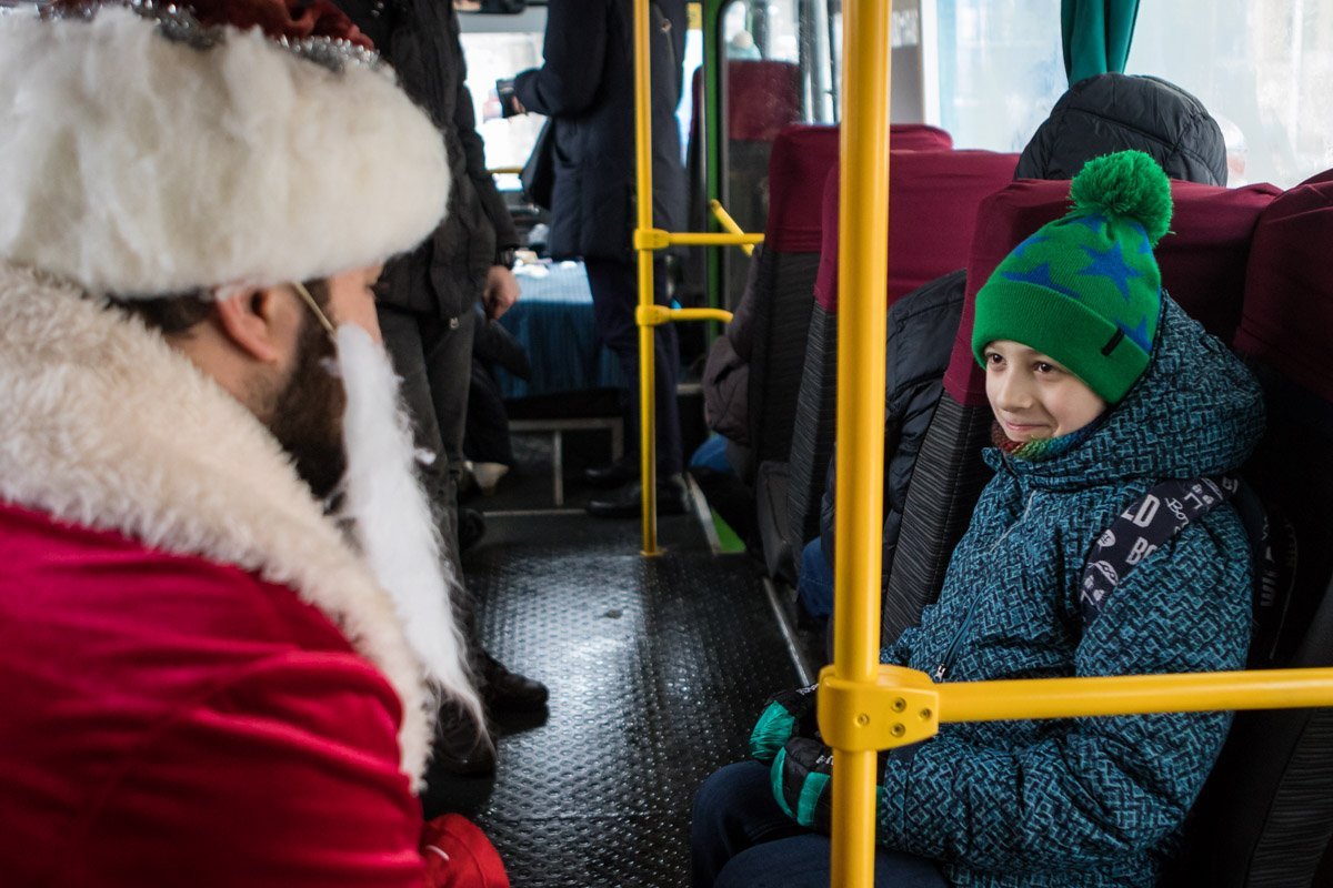 Будьте готовы, что Дедушка Мороз может попросить вашего ребенка рассказать маленькое стихотворение про Новый год Будьте готовы, что Дедушка Мороз может попросить вашего ребенка рассказать маленькое стихотворение про Новый год