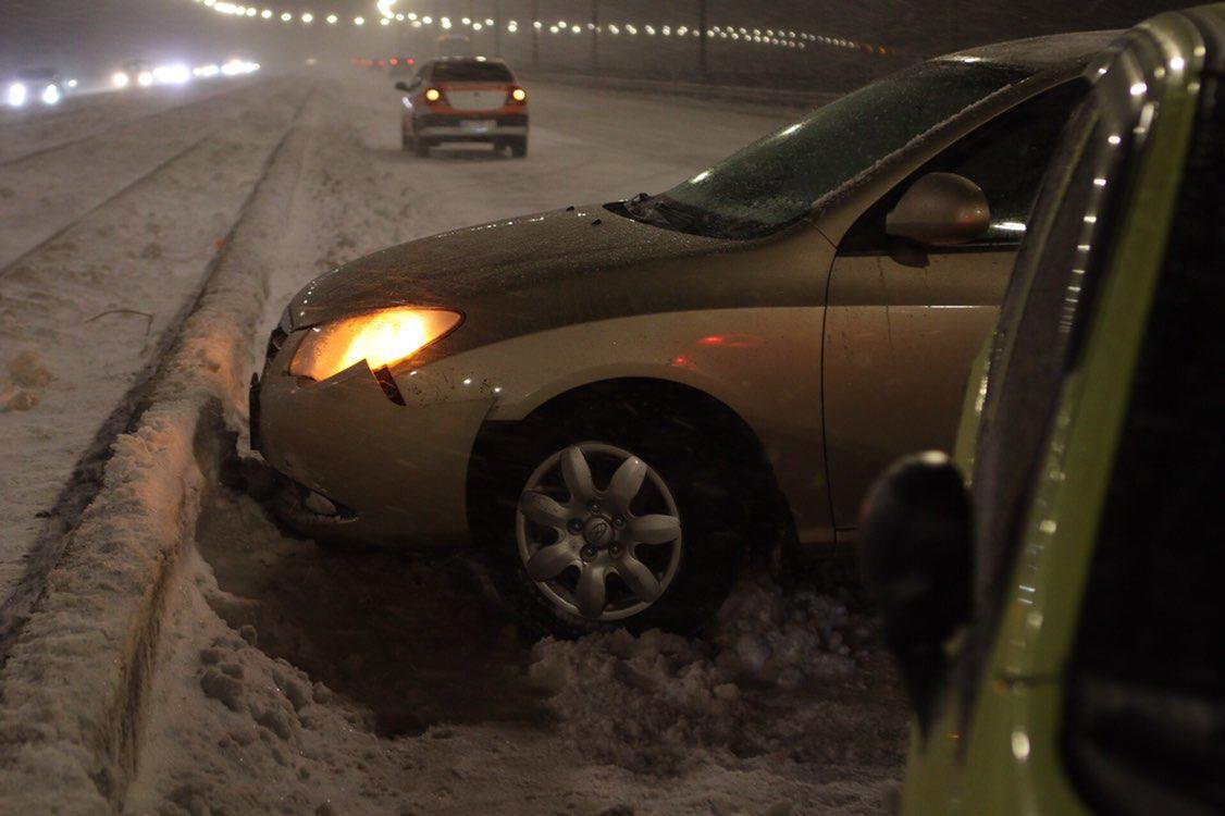 На Кайдакском мосту столкнулись Daewoo и Hyundai На Кайдакском мосту столкнулись Daewoo и Hyundai