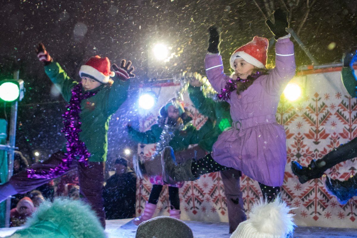 Детишки пели и танцевали Детишки пели и танцевали
