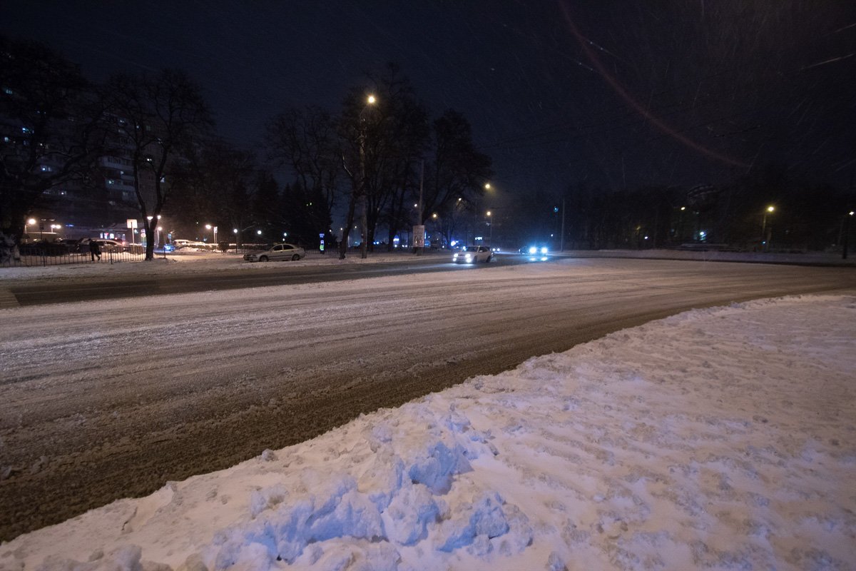 Белая пелена на улицах города: Днепр засыпает снегом Белая пелена на улицах города: Днепр засыпает снегом