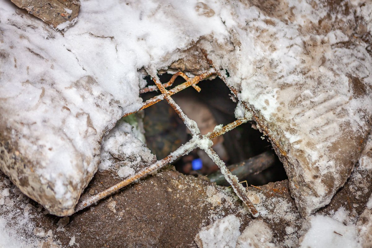 Только синий экран телефона выдает нарушителя