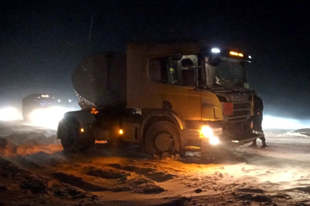 За сутки сотрудники ГСЧС освободили 121 автомобиль и спасли 223 человека, двое из которых — дети