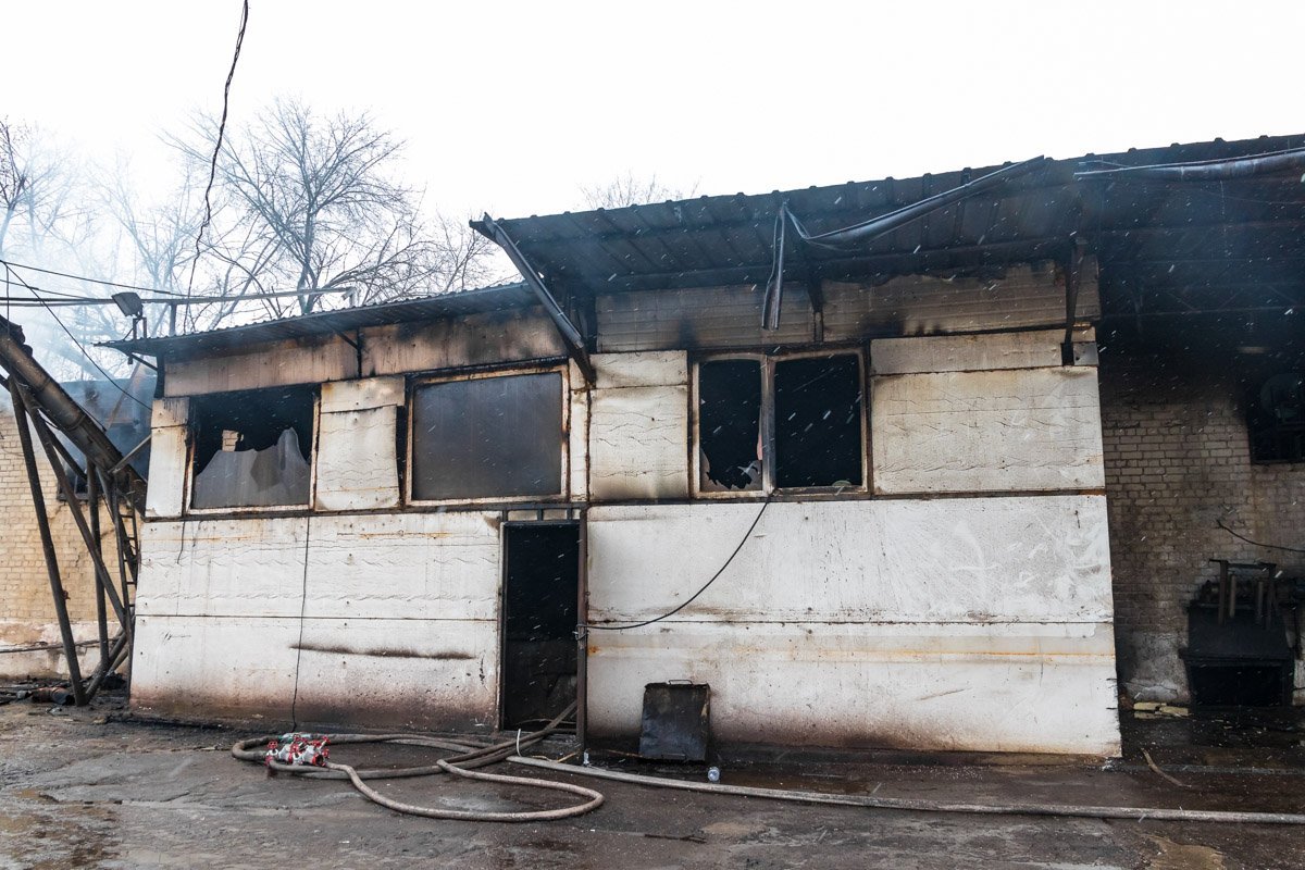 В подвальном помещение загорелся подсолнечных жмых В подвальном помещение загорелся подсолнечных жмых