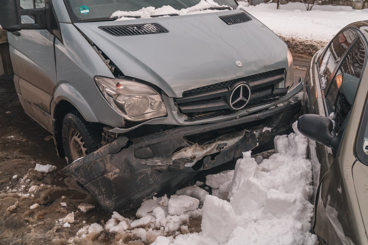 Авария произошла около 11:00