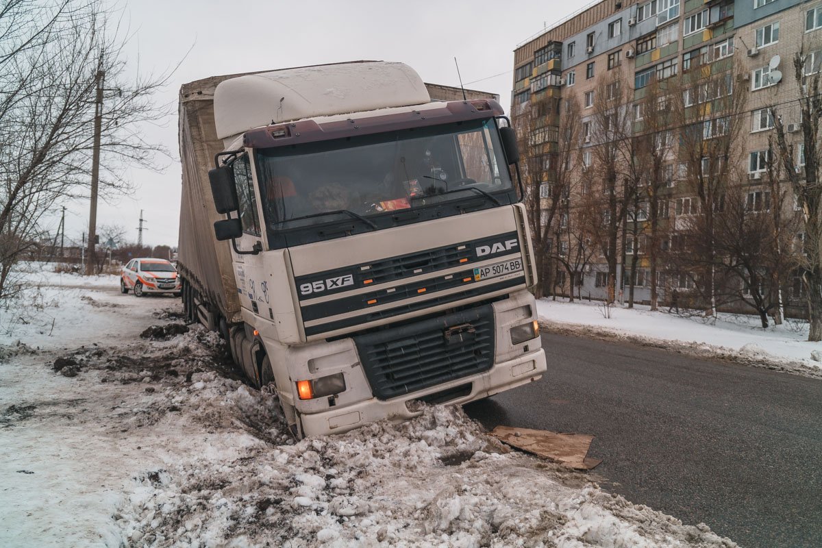 Остается верить, что по Василия Сухомлинского ЧИСТО СЛУЧАЙНО будет ехать кран или манипулятор