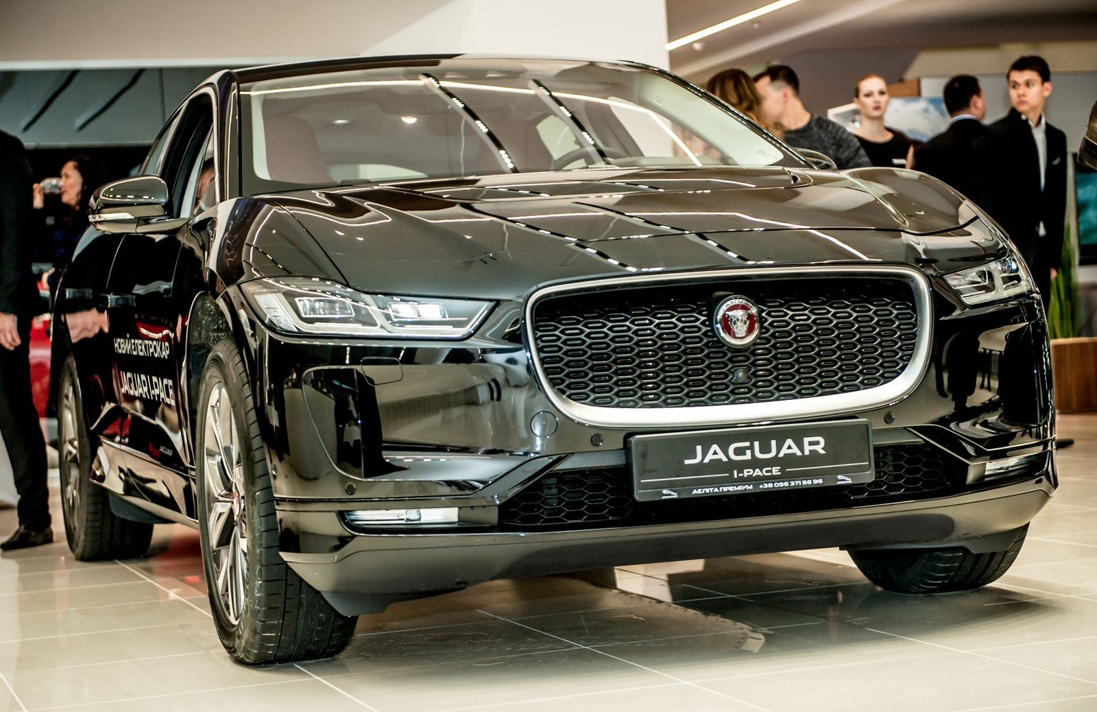 «Аэлита Премиум» открыла концептуальный дилерский центр Jaguar Land Rover в Днепре 11