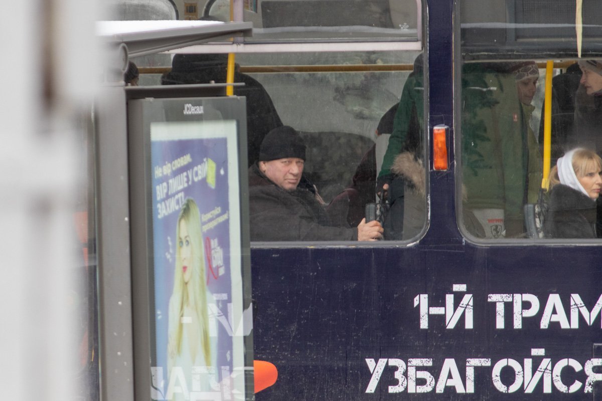 Он явно знает что-то, чего не знаем мы