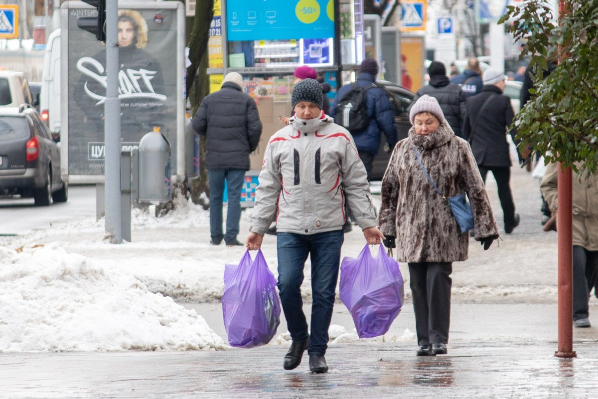Примерно с таким лицом каждый из нас смотрит на чек с супермаркета