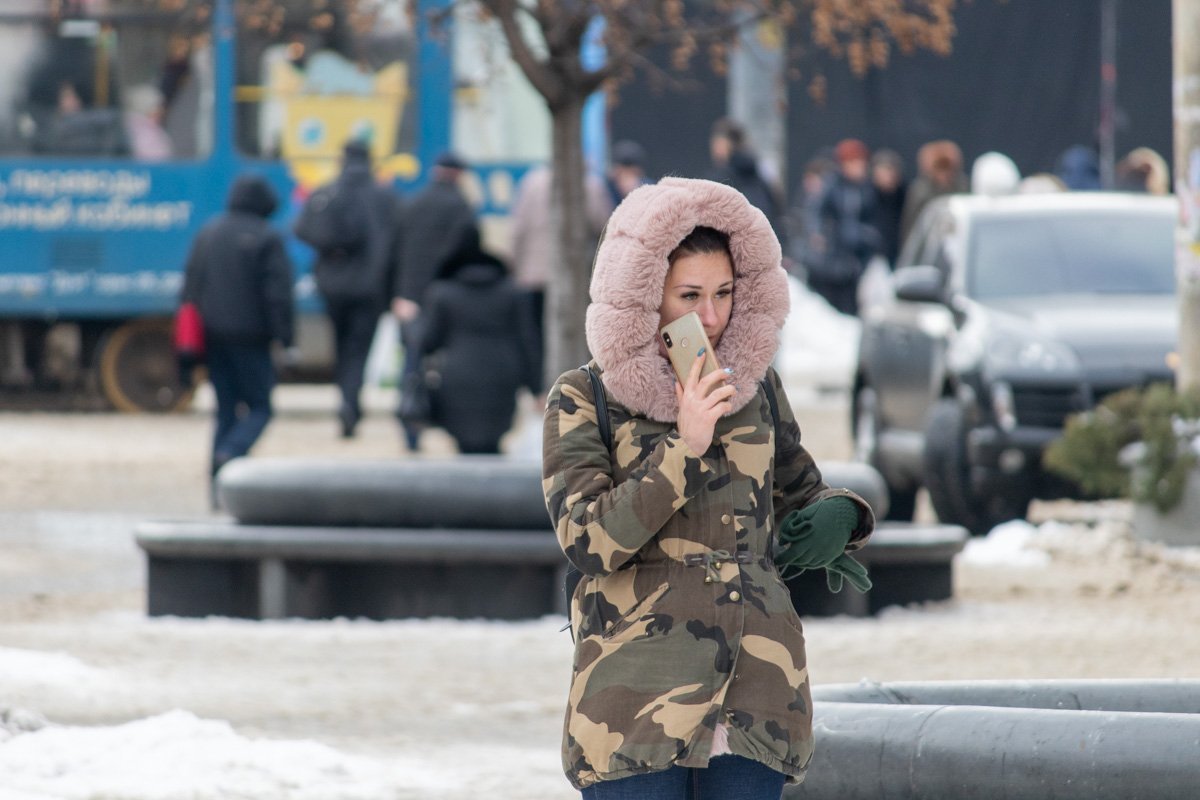 Ненавидеть зиму можно хотя бы за то, что нужно снимать перчатки, чтобы ответить на звонок