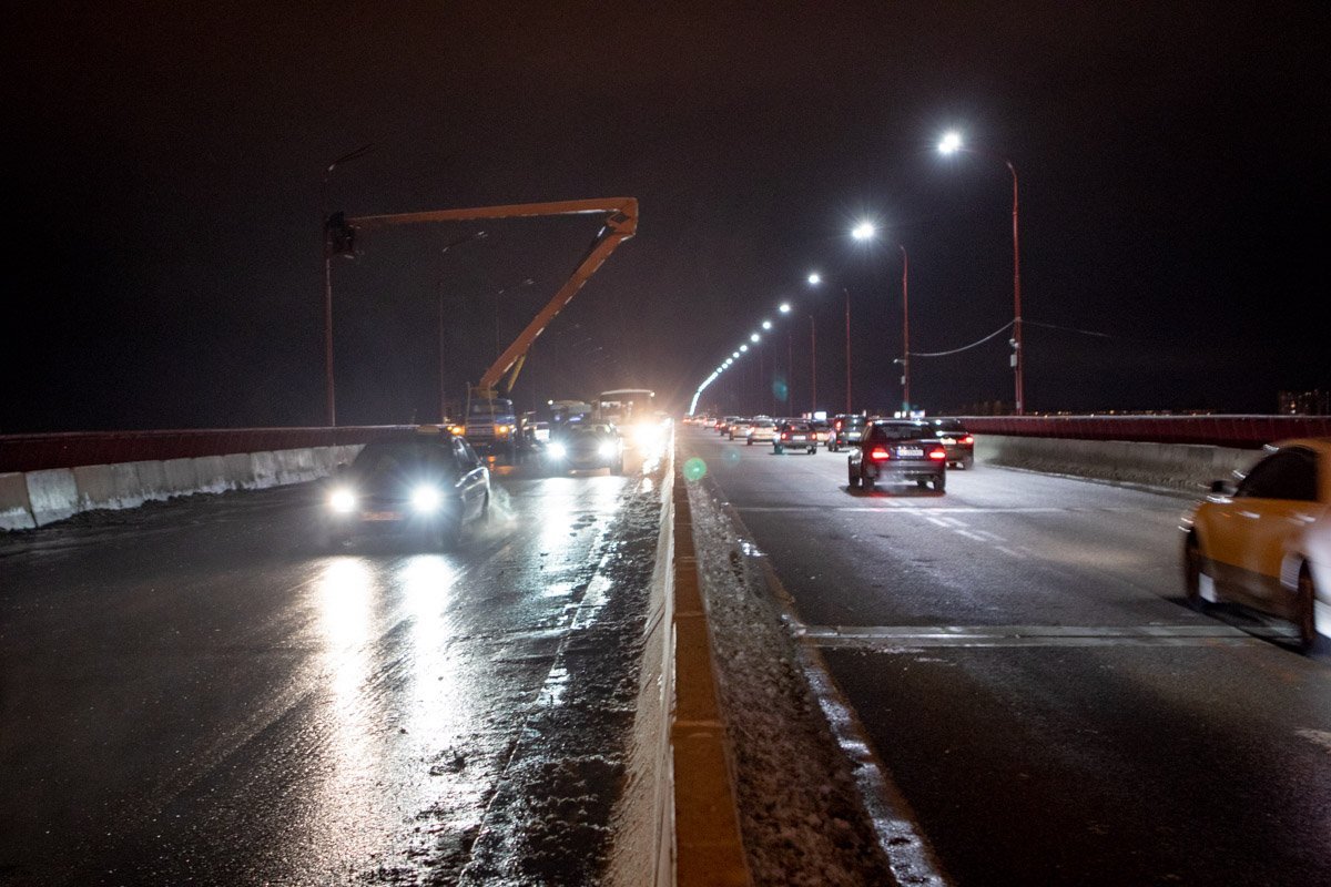 Крупногабаритная техника стала причиной часовой пробки