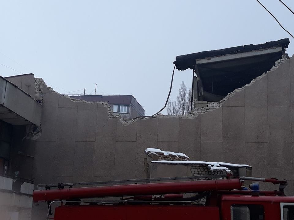 Общая площадь здания - 1 200 м2, площадь аварии - около 300 м2