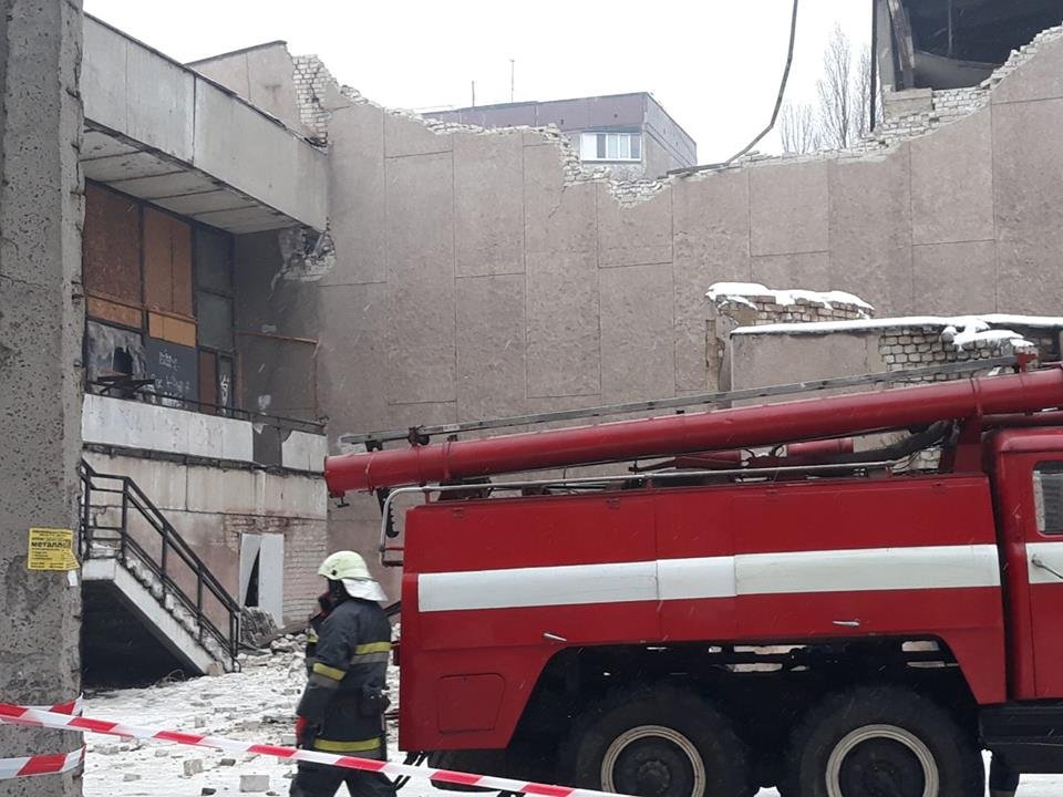 В момент происшествия в здании находился сторож