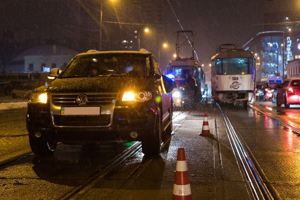 Движение электротранспорта парализовано Движение электротранспорта парализовано