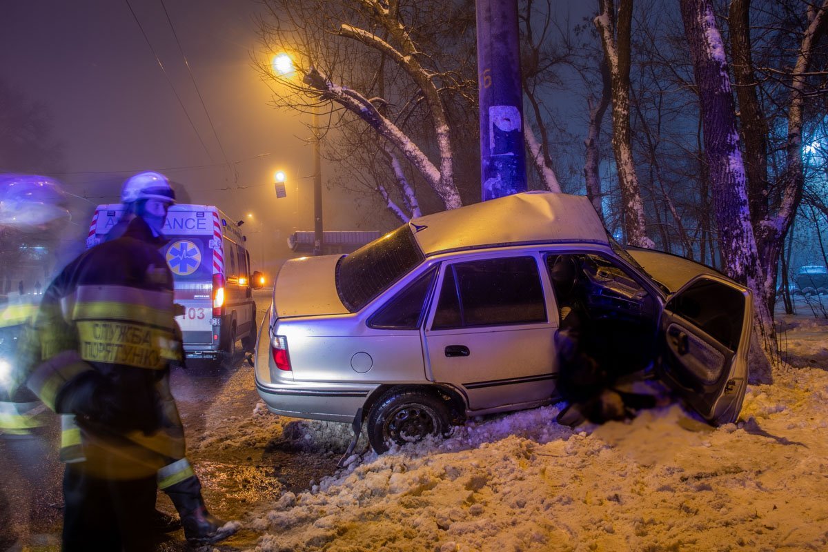 На место прибыли два экипажа патрульной полиции, врачи скорой помощи и спасатели